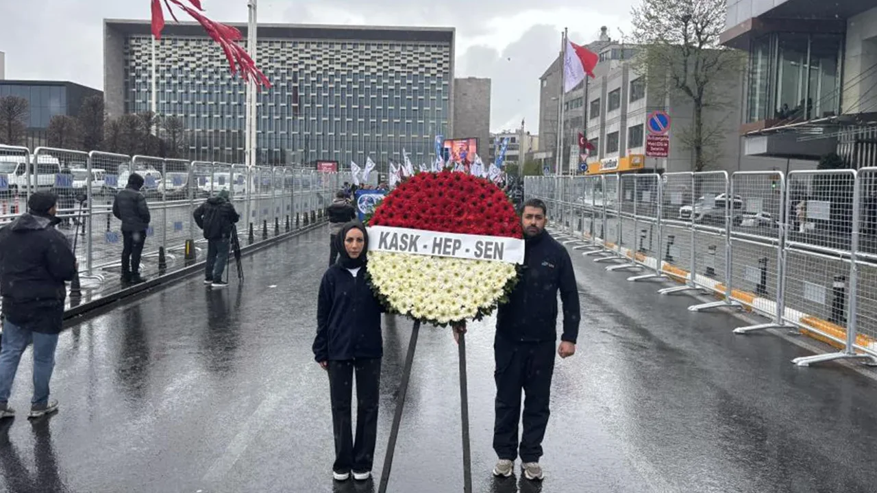 HEP-SEN 1 Mayıs’ı Taksim’de kutladı