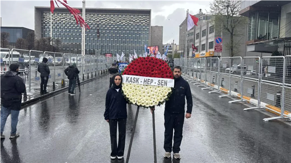 HEP-SEN 1 Mayıs'ı Taksim'de kutladı